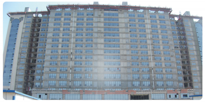 聊城某工程地下1層、地上16層，加固前沉降約80mm，沉降速率較大，采用靜壓樁減沉加固，全部施工在地下室內(nèi)完成。(2015年)