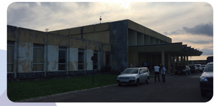 基桑加尼機(jī)場因屋面增加水箱、墻面增加幕墻等建筑物功能提升改造而增加荷載，對原有建筑質(zhì)量進(jìn)行檢測鑒定